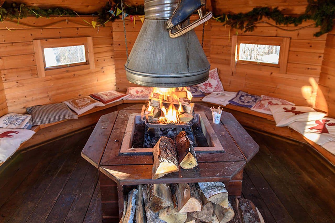 Feuerhütte auf der Eisbahn Lankwitz